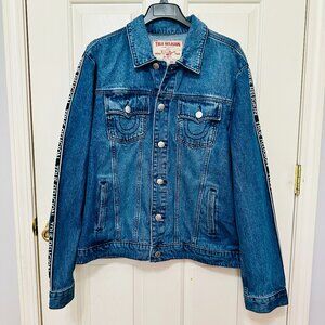 TRUE RELIGION TRUCKER MEDIUM TIDE WASH LOGO TAPING DENIM SN JACKET